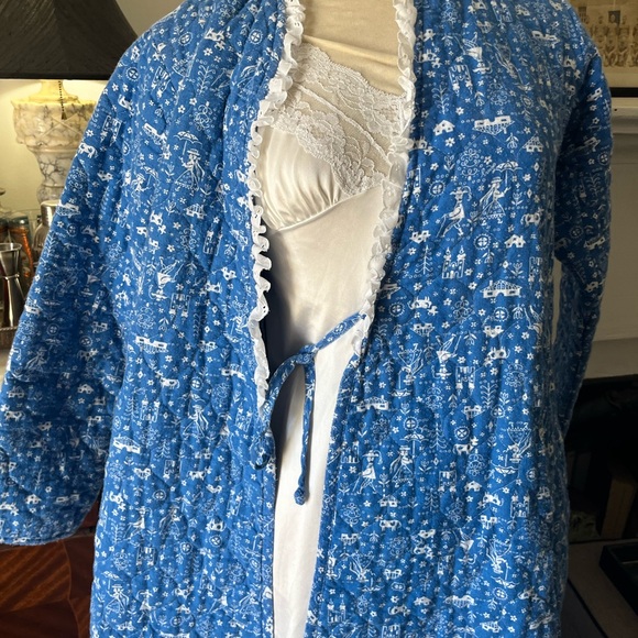 Vintage Lanz of Salzburg Quilted Blue Floral Robe with White eyelet detailing - Picture 5 of 8